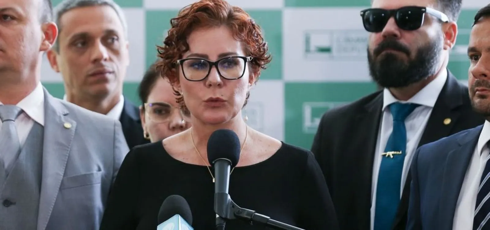Coaf aponta suspeita de lavagem de dinheiro em conta da deputada Carla Zambelli