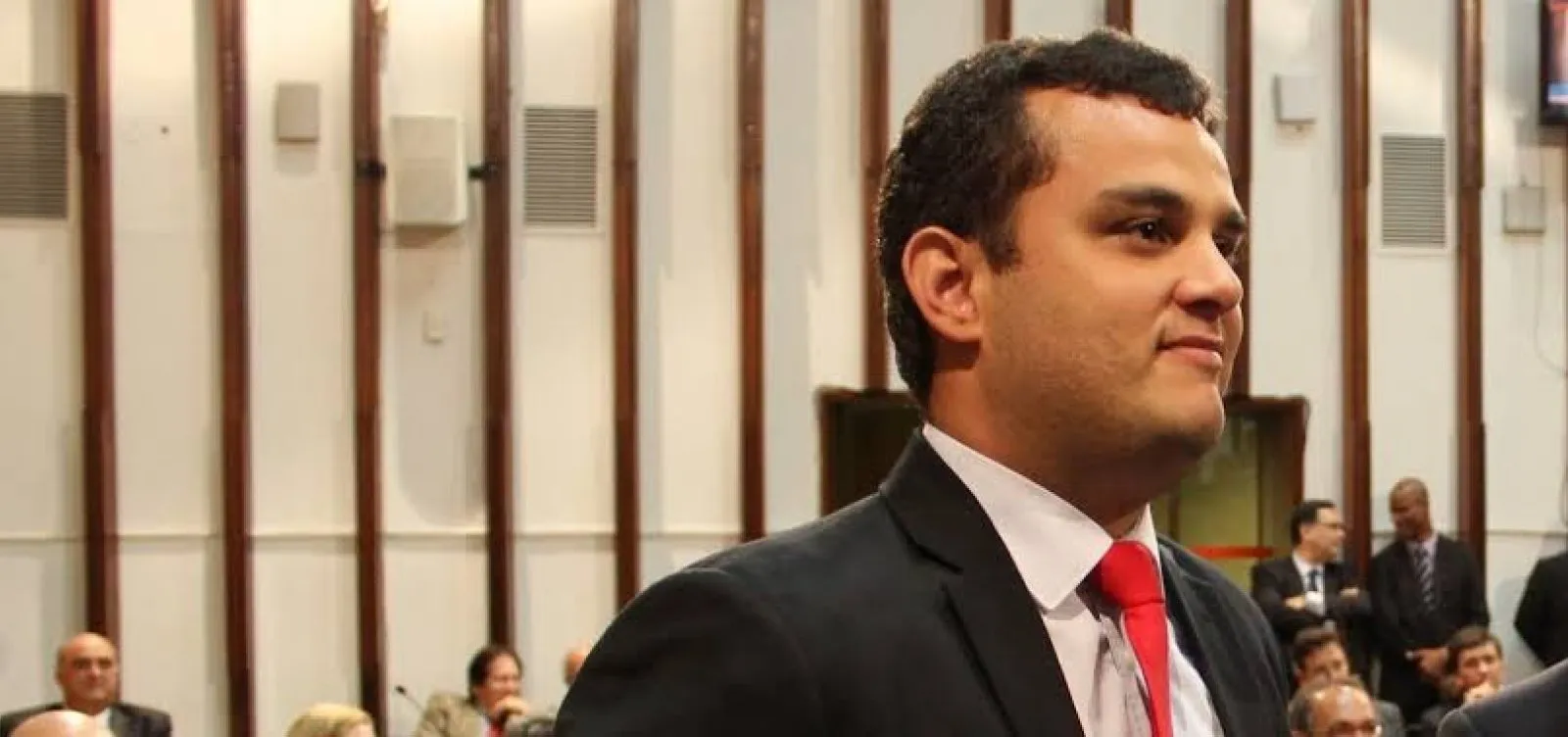 Miliciano Adriano Nóbrega estava escondido em sítio de irmão do deputado Alex Lima