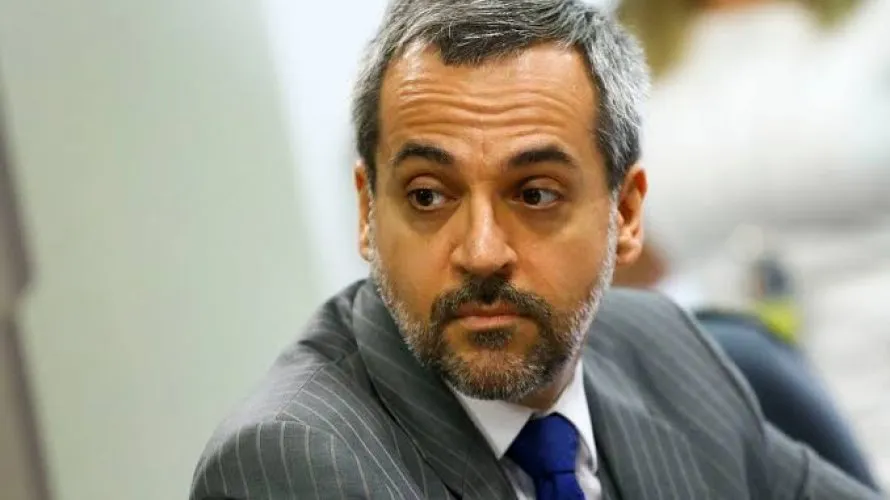 Ministro da Educação desliza mais uma vez no português nas redes sociais