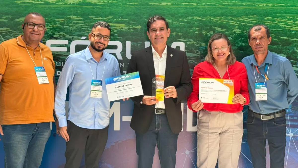 Gustavo Carmo recebe título de “Prefeito Inovador 2026” durante Fórum de Cidades Digitais e Inteligentes