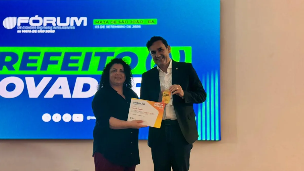 Gustavo Carmo recebe título de “Prefeito Inovador 2026” durante Fórum de Cidades Digitais e Inteligentes